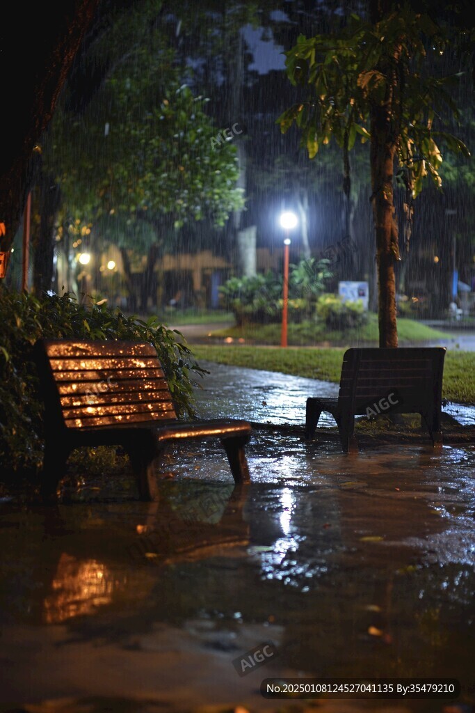 雨中校園