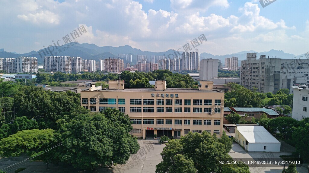航拍學校建筑