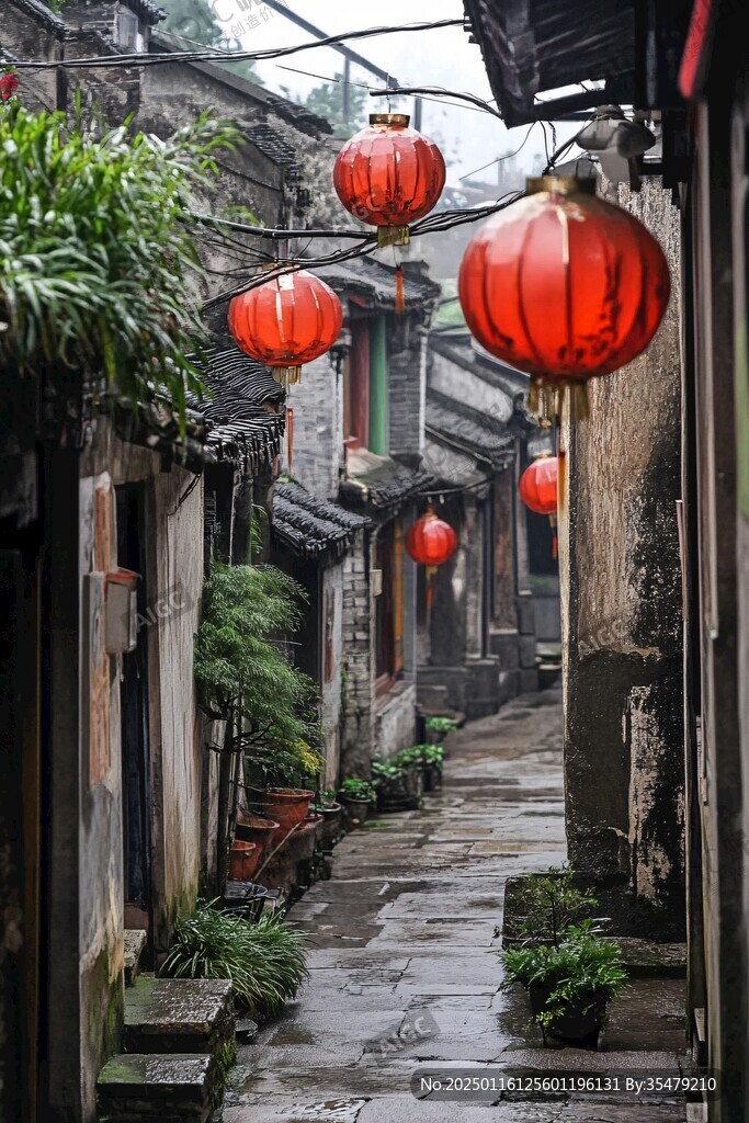 雨中古街