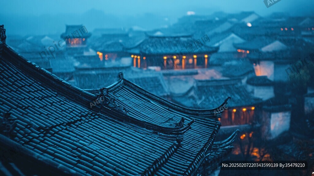 雨中古城