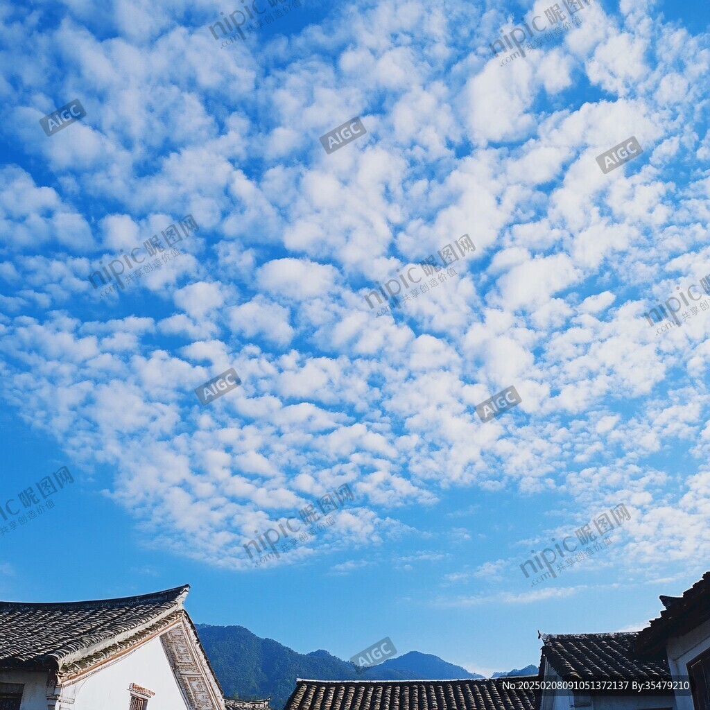 藍天白云粉墻黛瓦