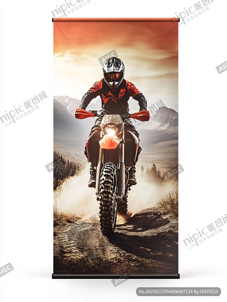 越野摩托車(chē)手的山地冒險(xiǎn)