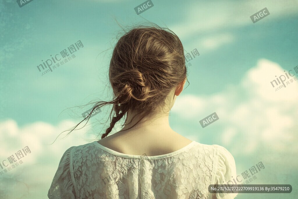 女子背影 蓝天白云 女子背影 蓝天白云