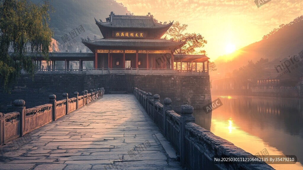 夕陽映照下的古代建筑