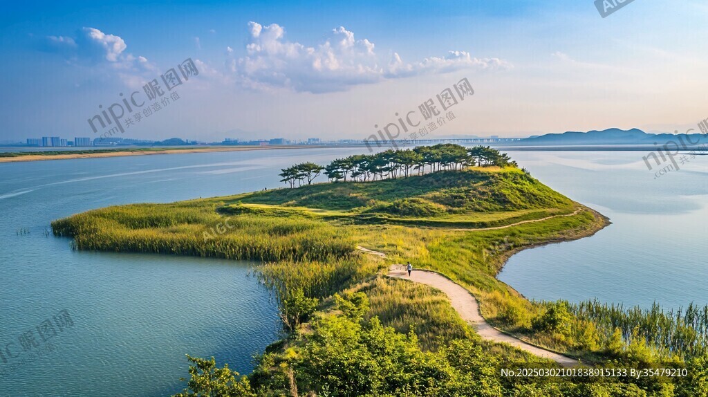 碧波蕩漾的湖泊風(fēng)景