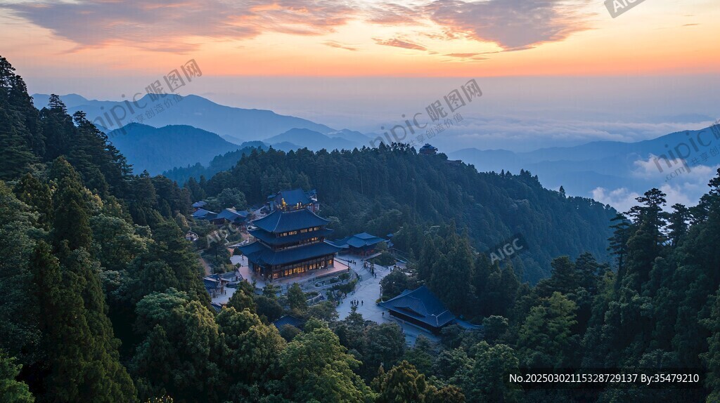 云海之上 古寺靜臥