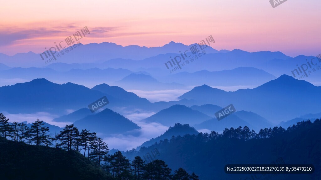 山脈的霧海日出