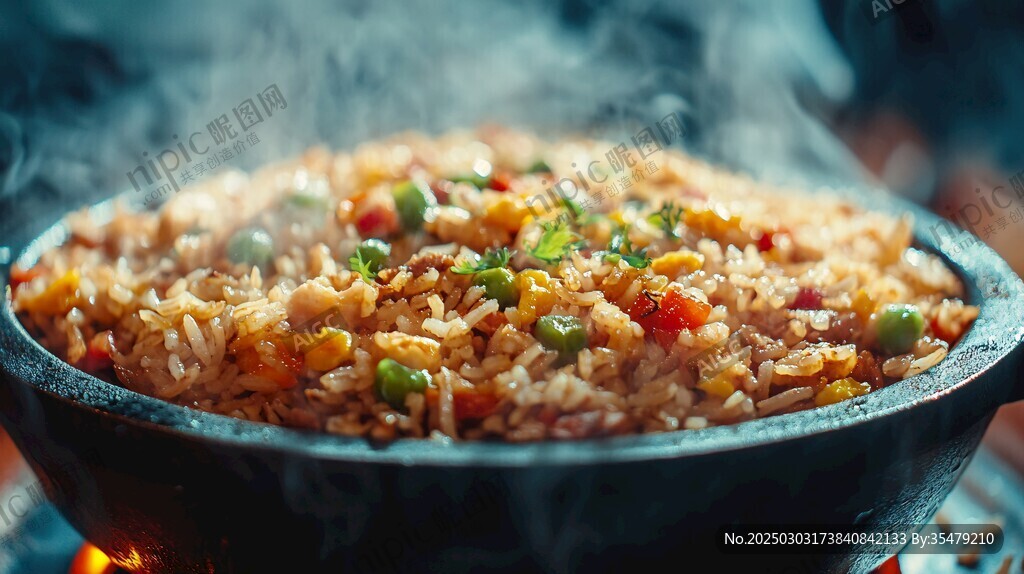 熱氣騰騰的炒飯