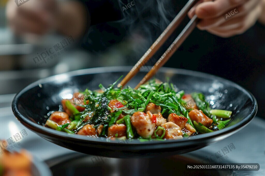 美味炒菜 筷子夾起 熱氣騰騰