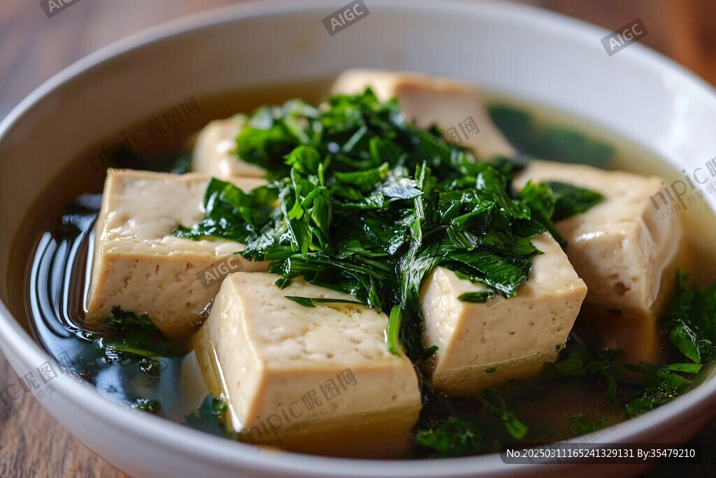 香濃豆腐湯 點綴新鮮香草