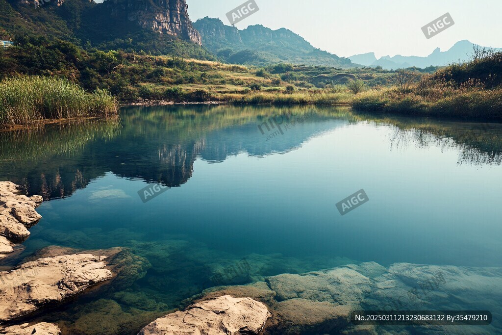 碧水靜悠悠 山巒疊起