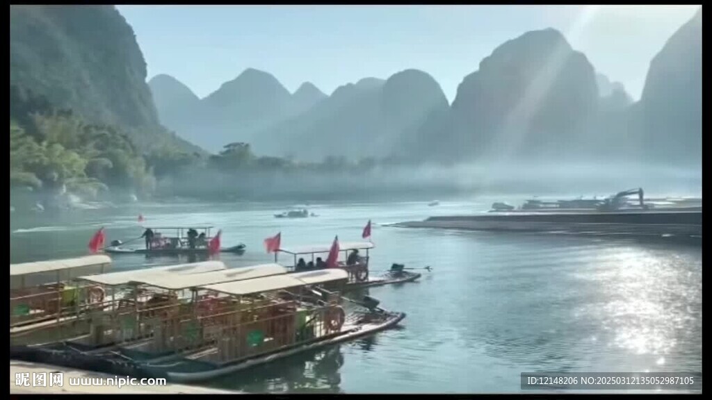 桂林山水竹筏