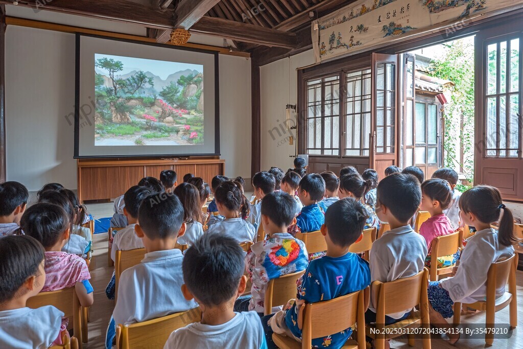 教室內的孩子們正在觀看投影屏幕上的風景畫