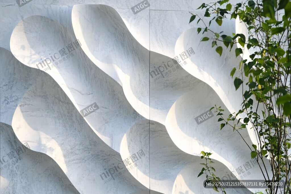 波浪形混凝土墻與綠色植物相結(jié)合