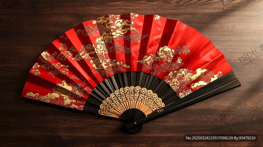 中式紅金折扇盡顯典雅韻味