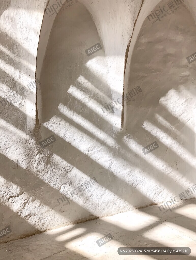 光影下的墻面幾何美感