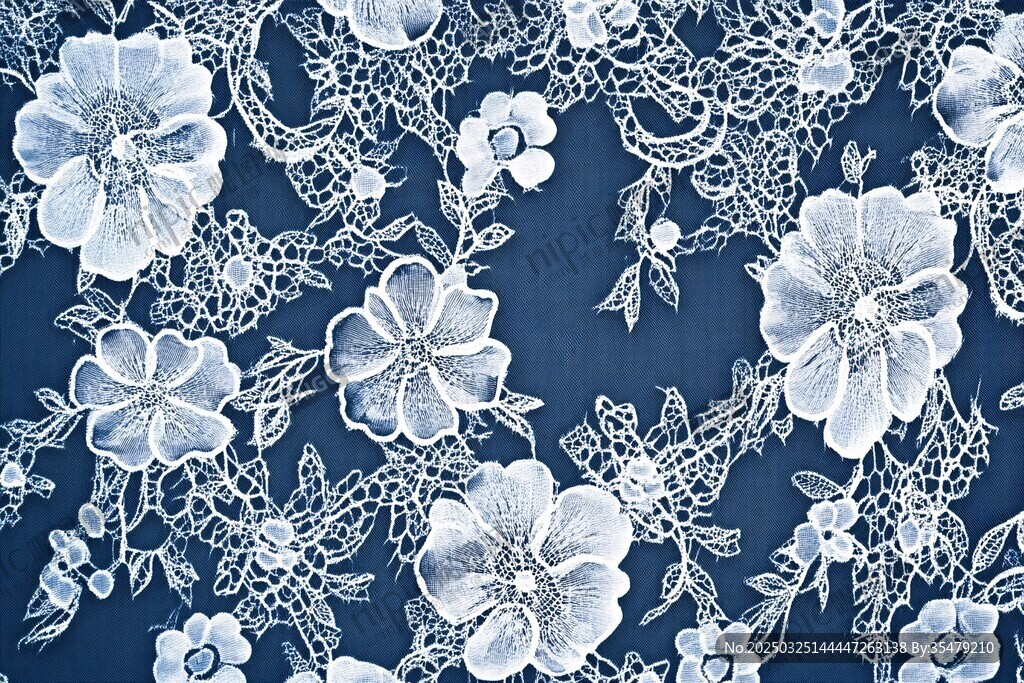藍底白色蕾絲花卉圖案