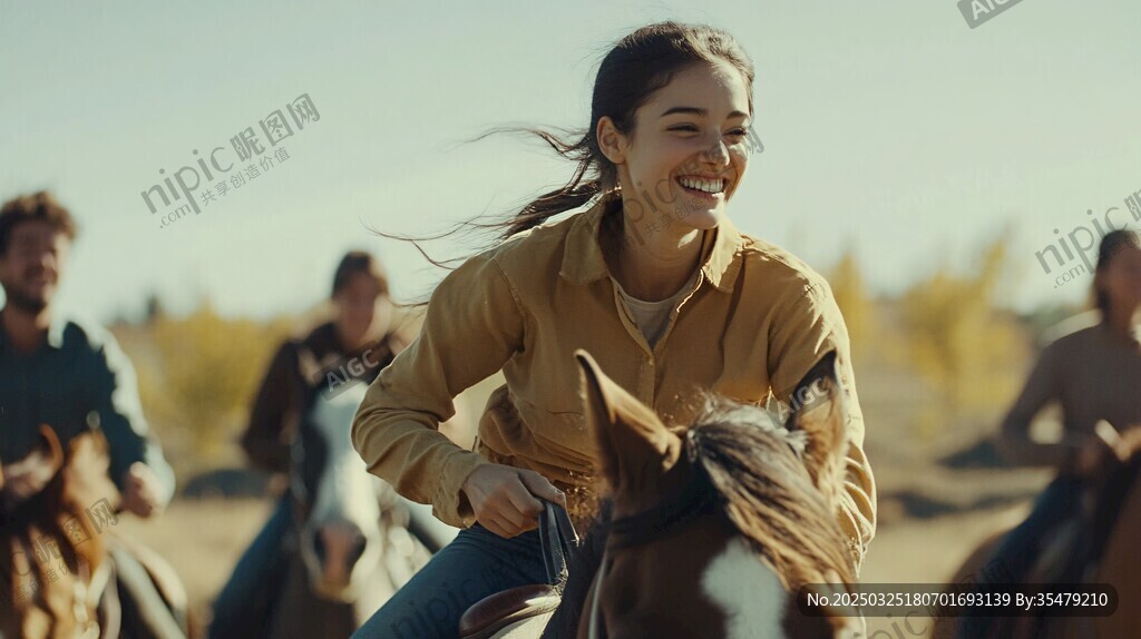 女子歡快騎馬與伙伴同行