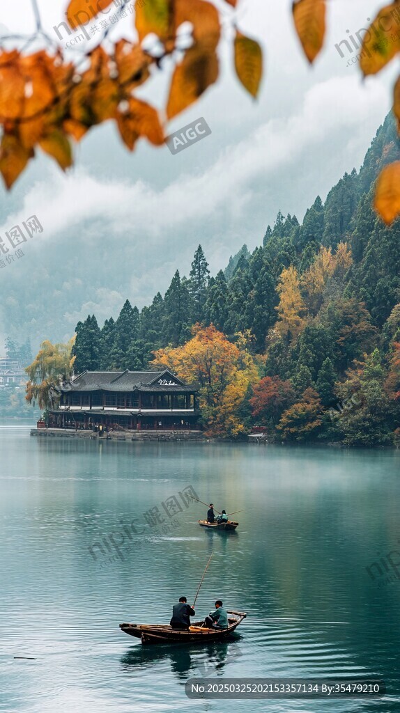 秋日湖景 小舟悠然山水間