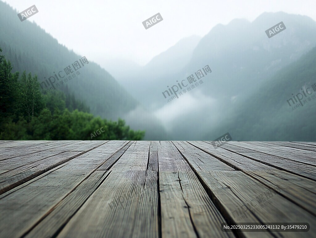 木平臺(tái)上的山景霧韻