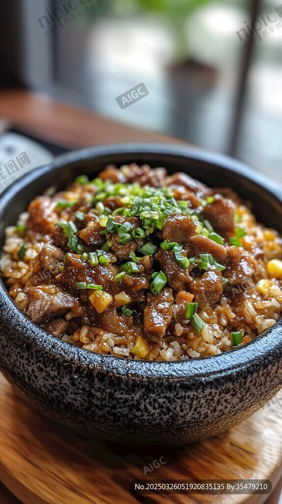 美味牛肉蓋澆石鍋飯