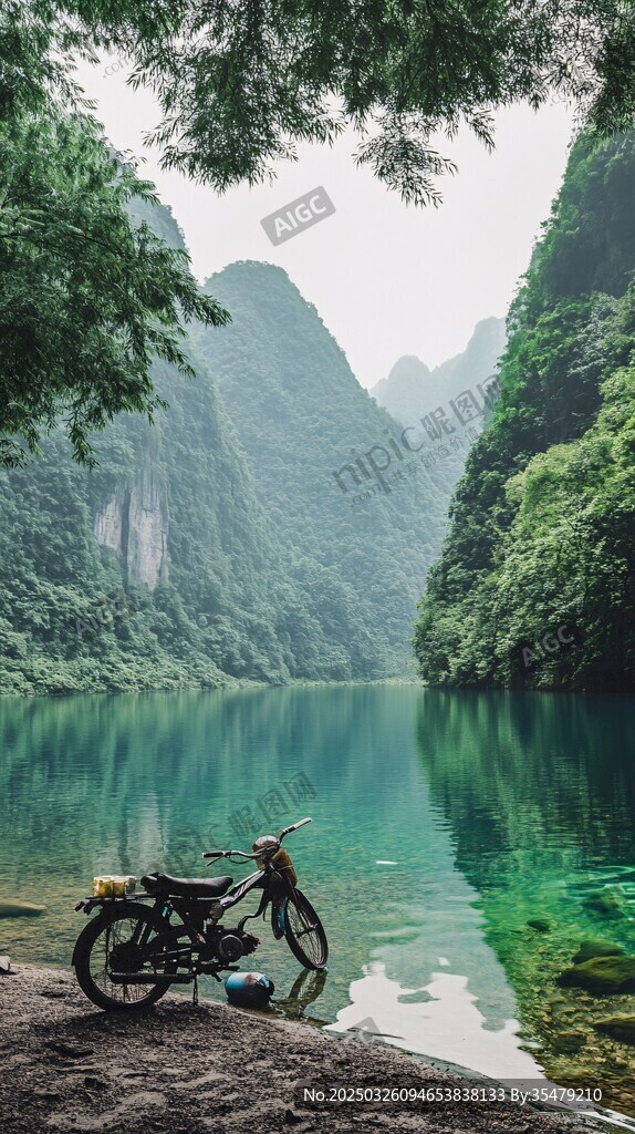湖畔山地車 山水間的靜謐