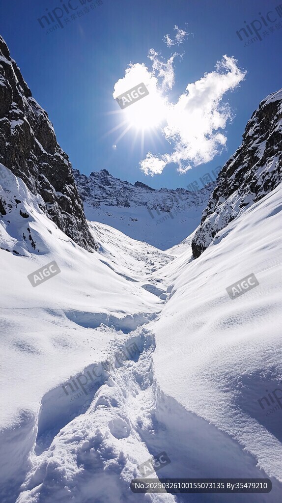 雪山峽谷間的燦爛日光