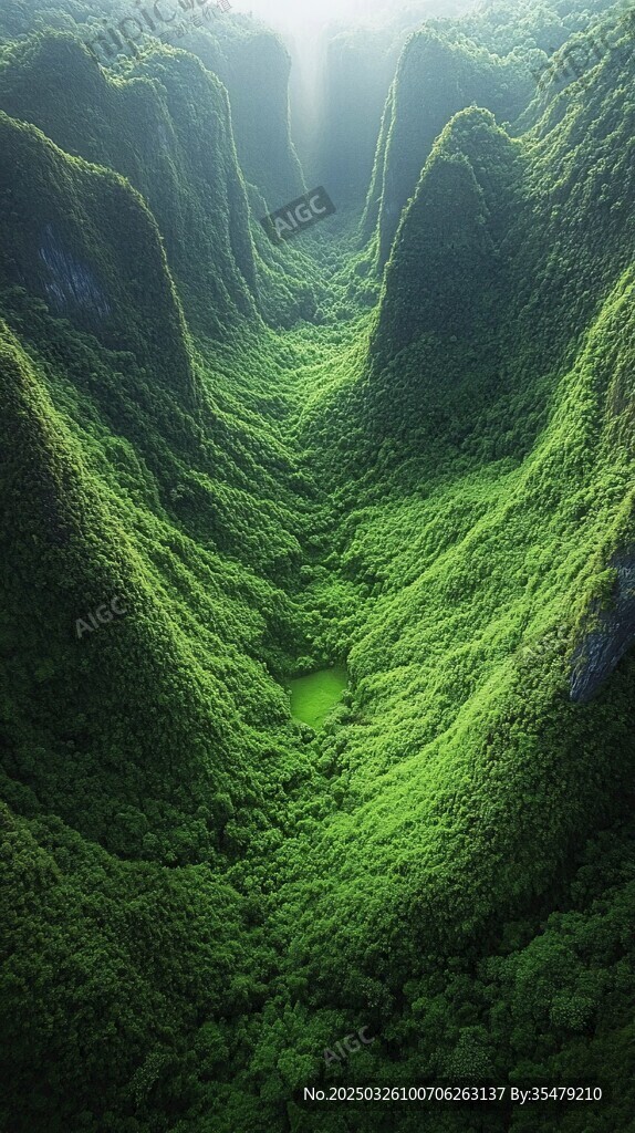 翠綠山谷的自然壯麗景觀