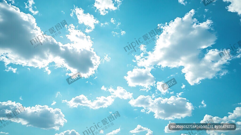 晴朗藍天與蓬松白云