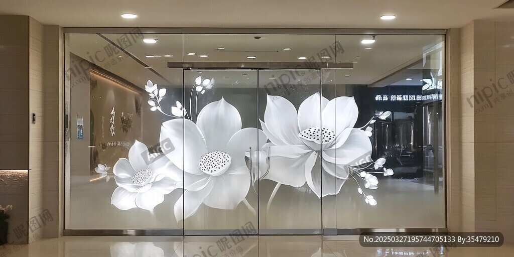 玻璃門花朵裝飾美如畫