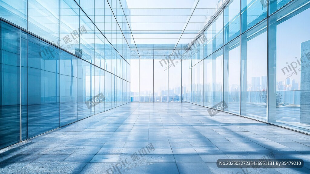 現(xiàn)代玻璃建筑內(nèi)的開闊空間