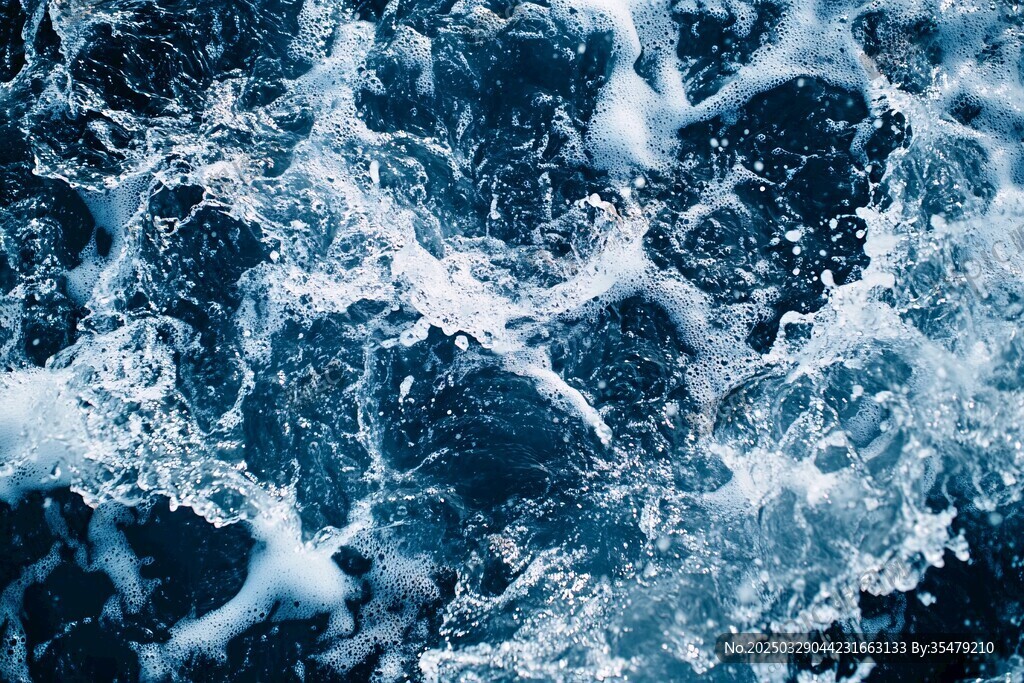 洶涌澎湃的藍(lán)色海浪