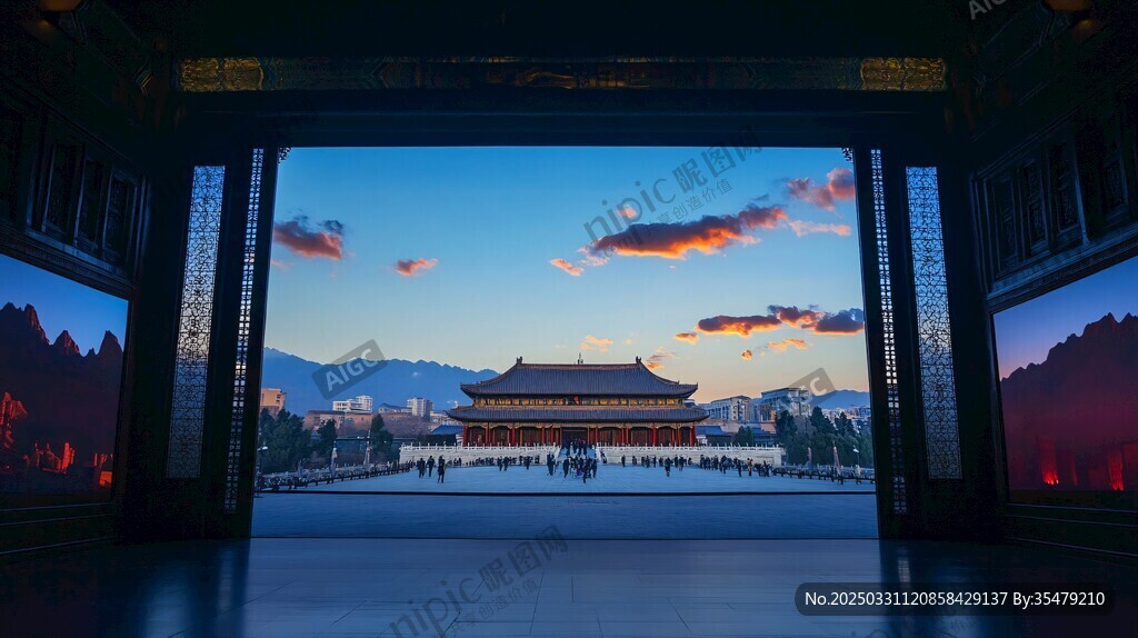 透過古門望壯麗宮殿景色