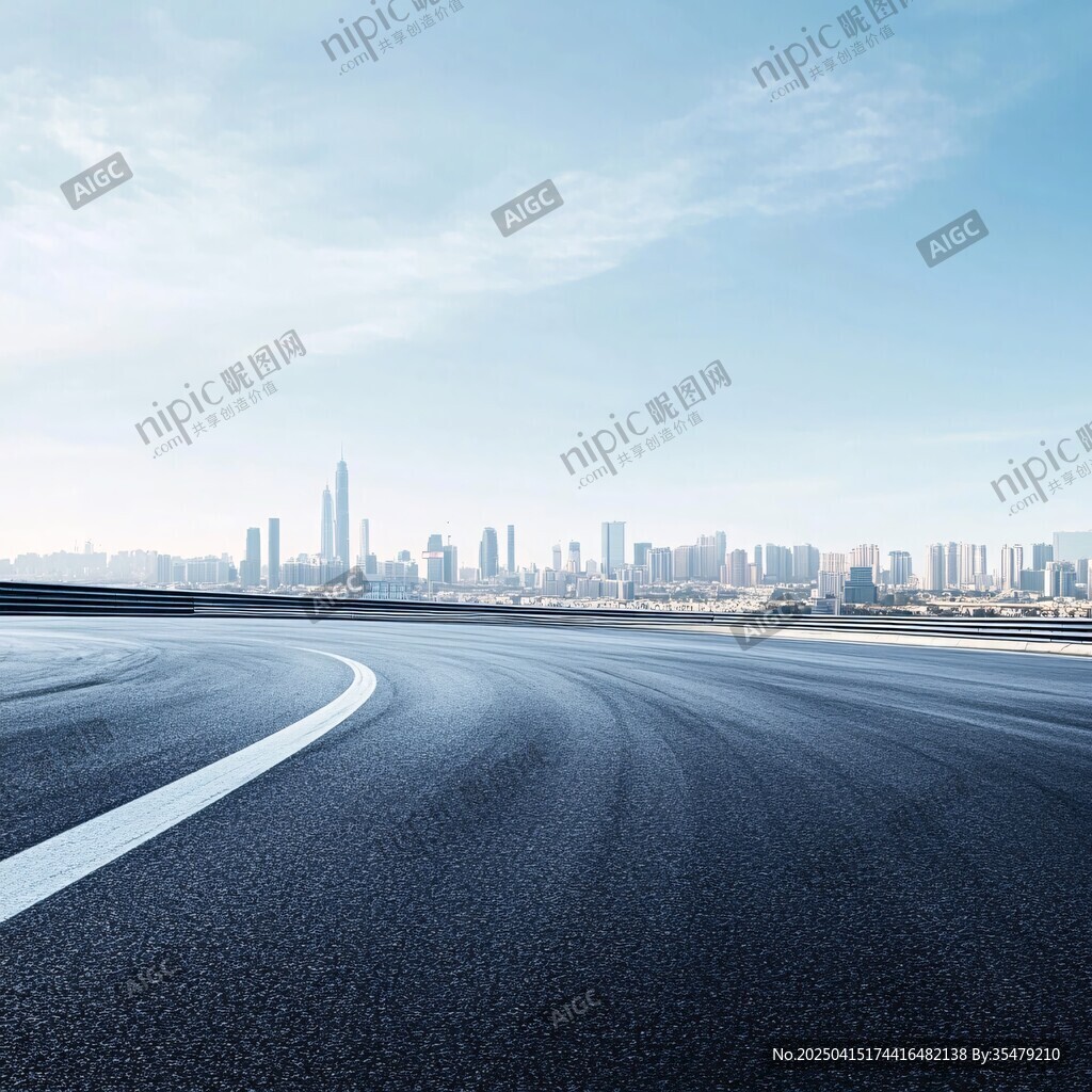 城市前的寬闊瀝青道路