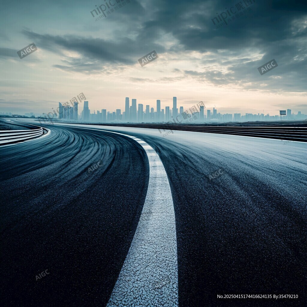城市邊緣的蜿蜒瀝青道路
