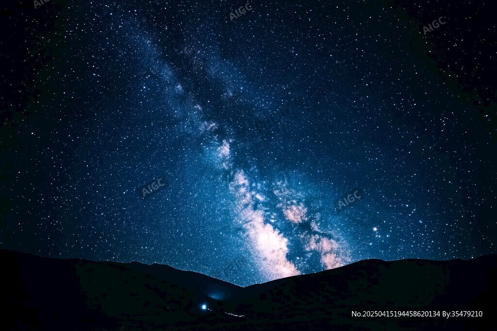 夢(mèng)幻星空下的靜謐山巒