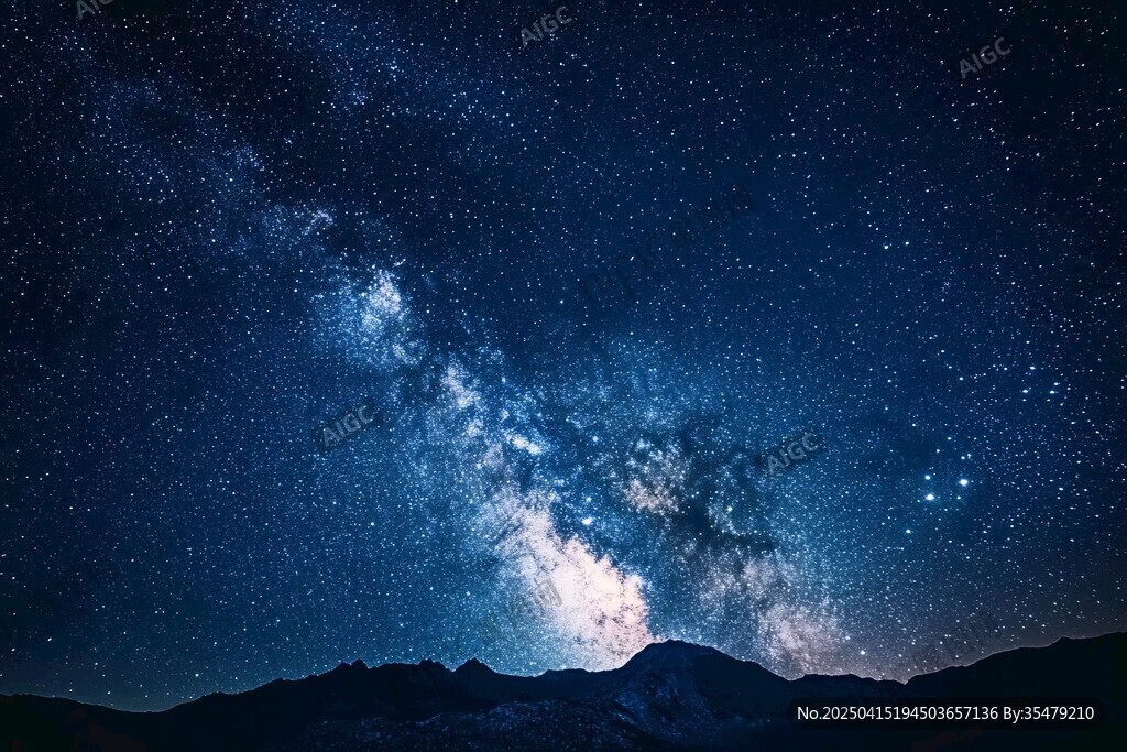 壯麗星空下的巍峨山脈