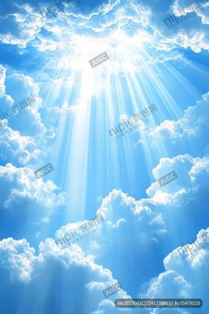 陽(yáng)光穿透云層的美麗天空