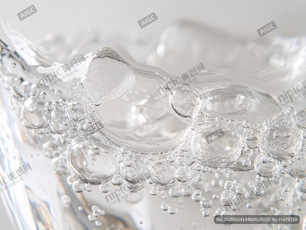 晶瑩水花中的氣泡瞬間
