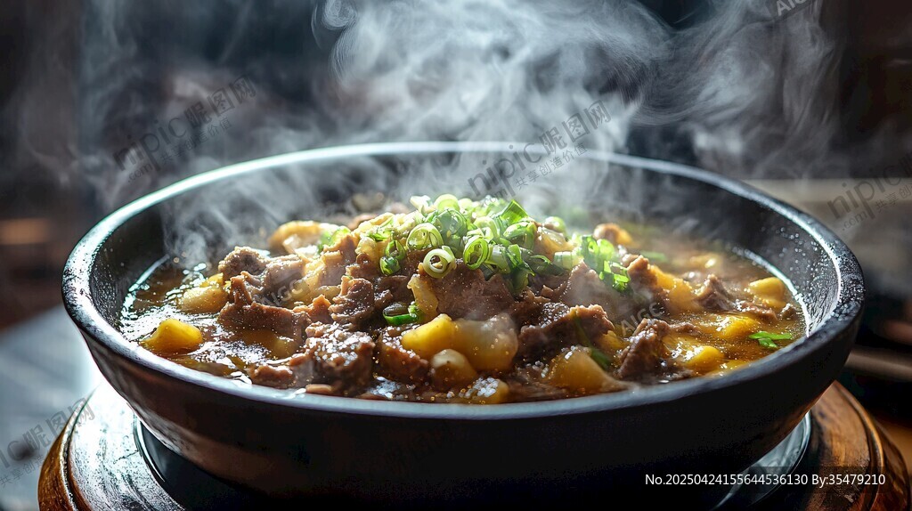 熱氣騰騰的美味牛肉石鍋