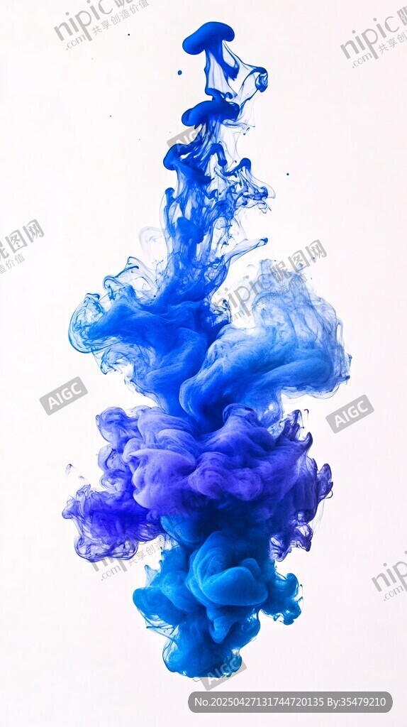 藍色墨水在水中的夢幻綻放