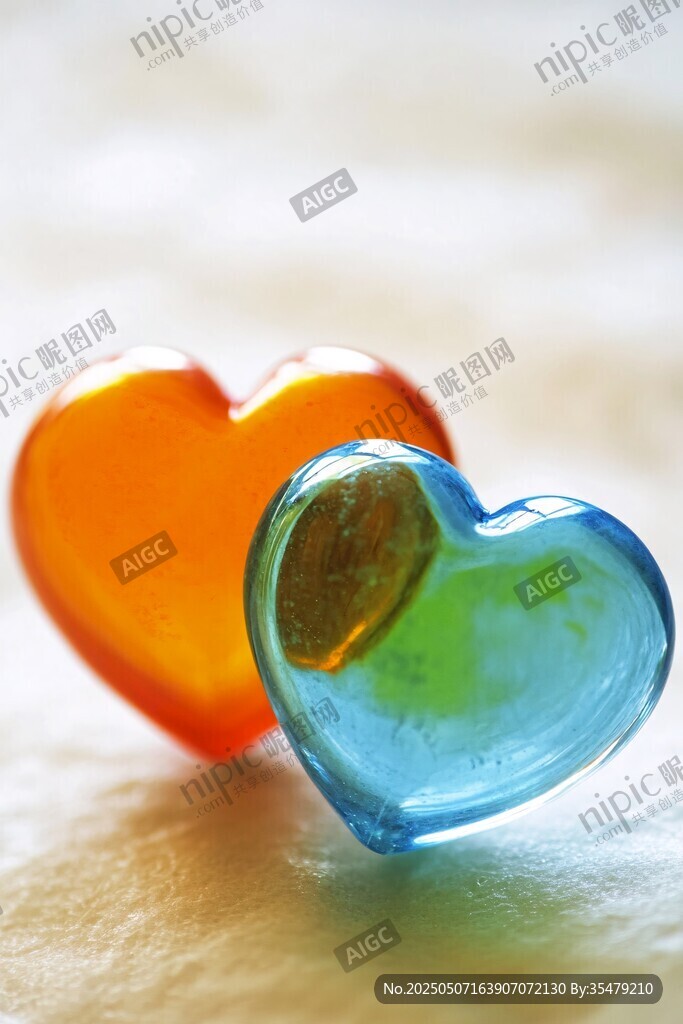 彩色玻璃愛心擺件特寫