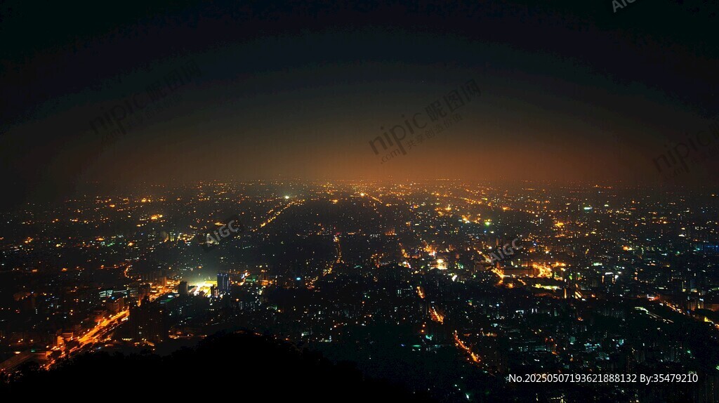 城市璀璨夜景俯瞰圖
