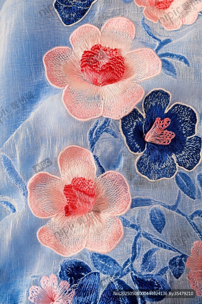 藍(lán)底刺繡花卉精美織物