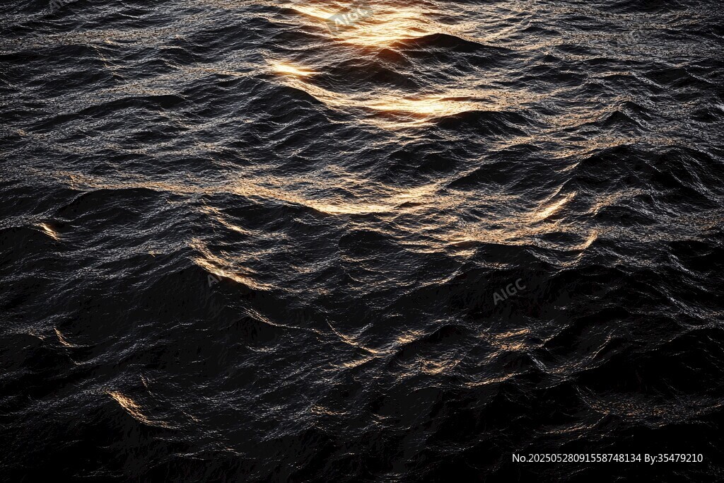 夕陽下的海面波光粼粼