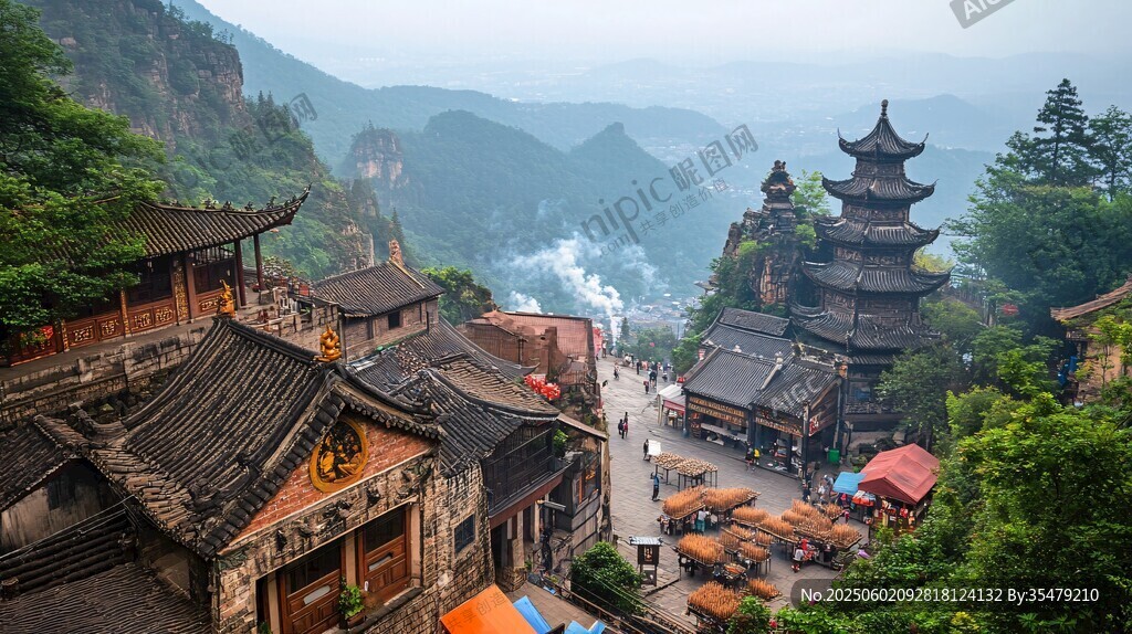 古村依山傍水的秀麗景致