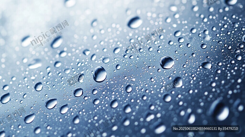 晶瑩水滴裝點(diǎn)朦朧背景
