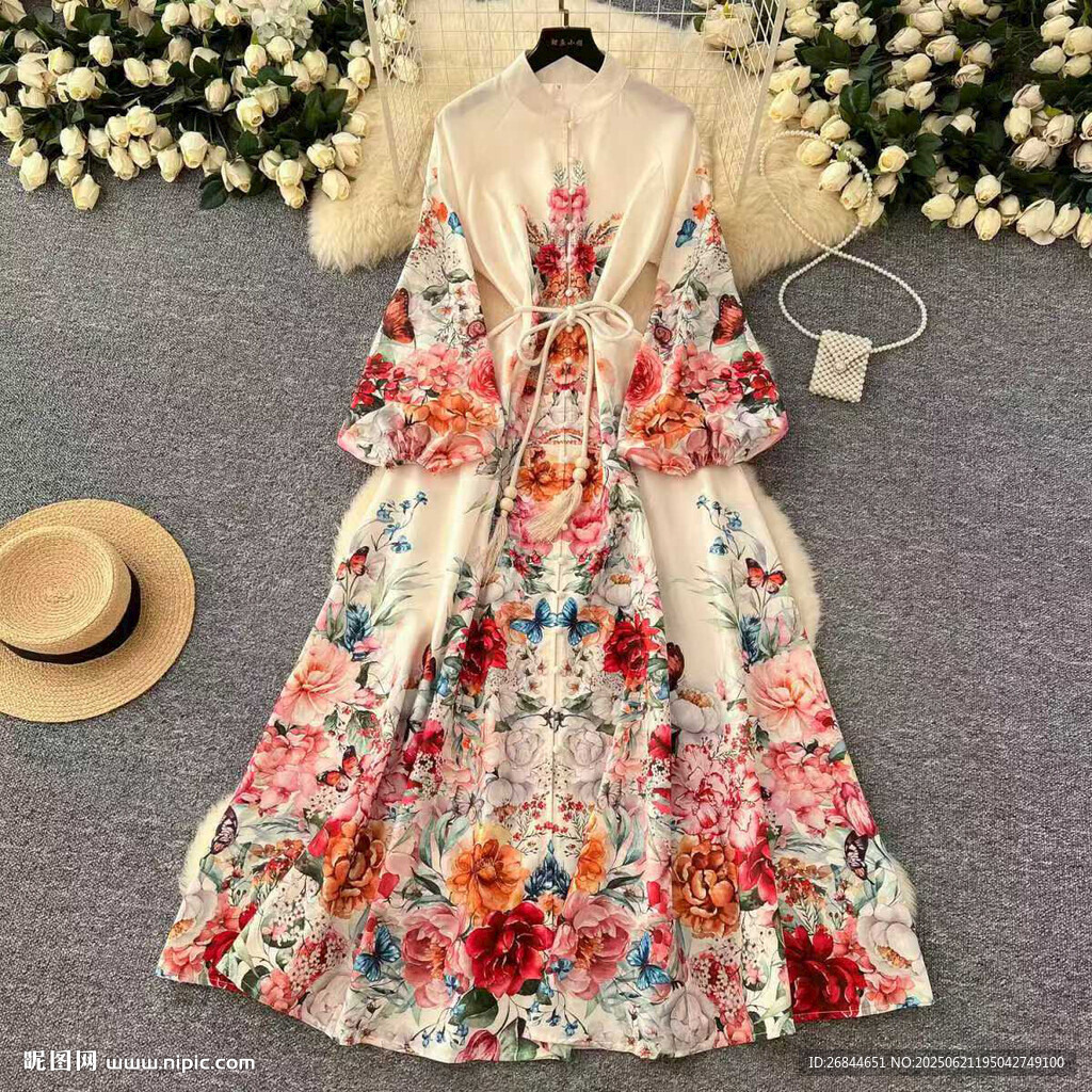 碎花連衣裙展示