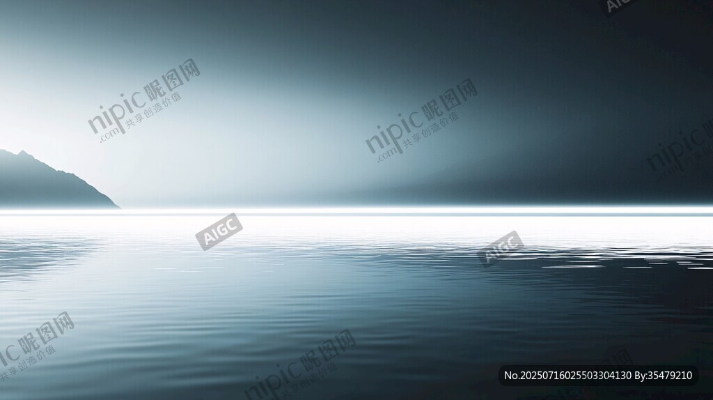 靜謐海面與遠(yuǎn)山的朦朧景致