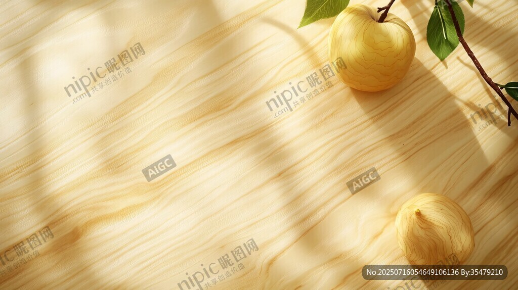 陽光下的黃梨與枝葉